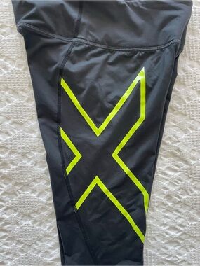 2XU Women’s Compression Athletic Tights Mid Rise - S